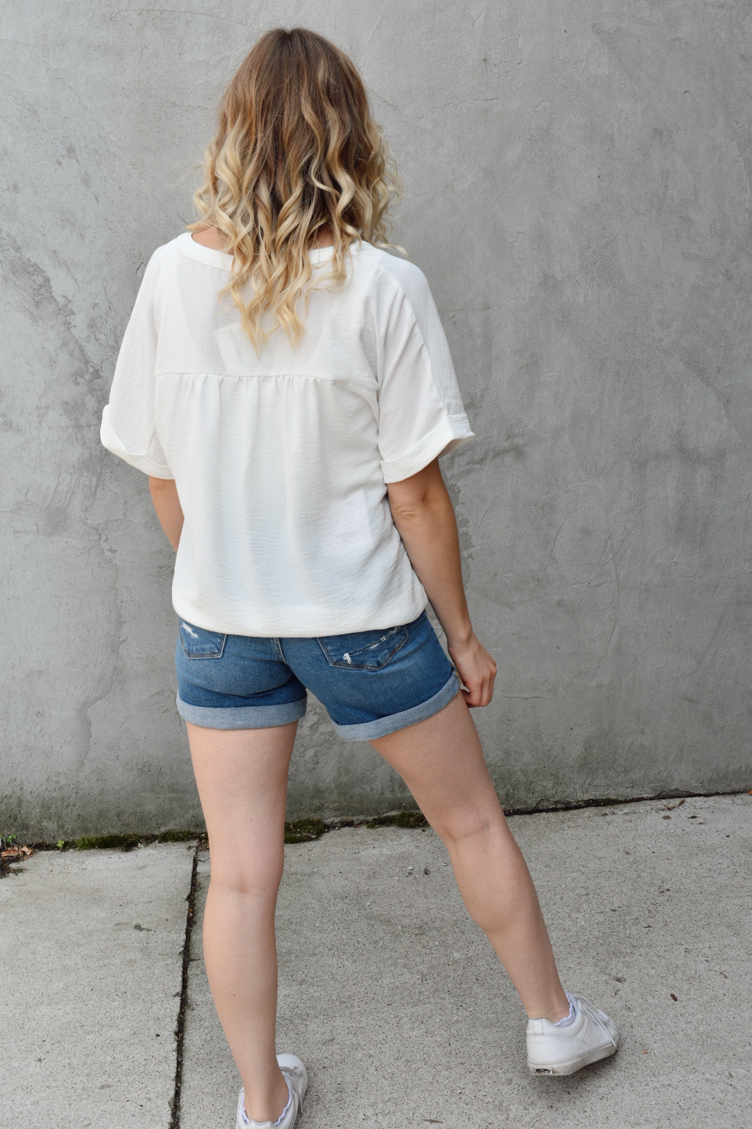 lightweight full length white loose fitted blouse. Has a round neck with a V-neck placket detail front, the dolman short sleeves feature cuff bands. The brand is Mittoshop