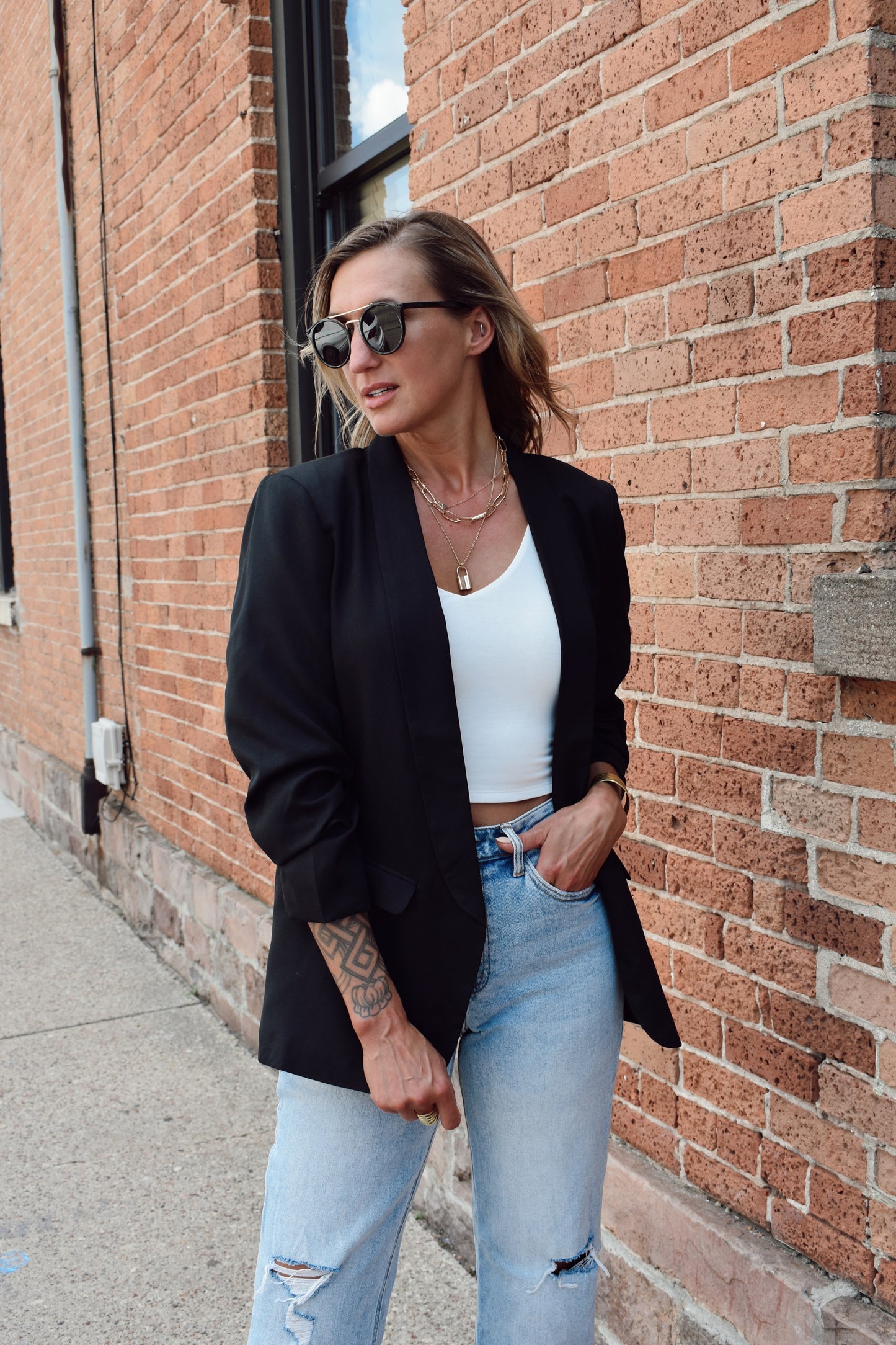 black full length 3/4 ruched sleeve blazer with front flap pockets
