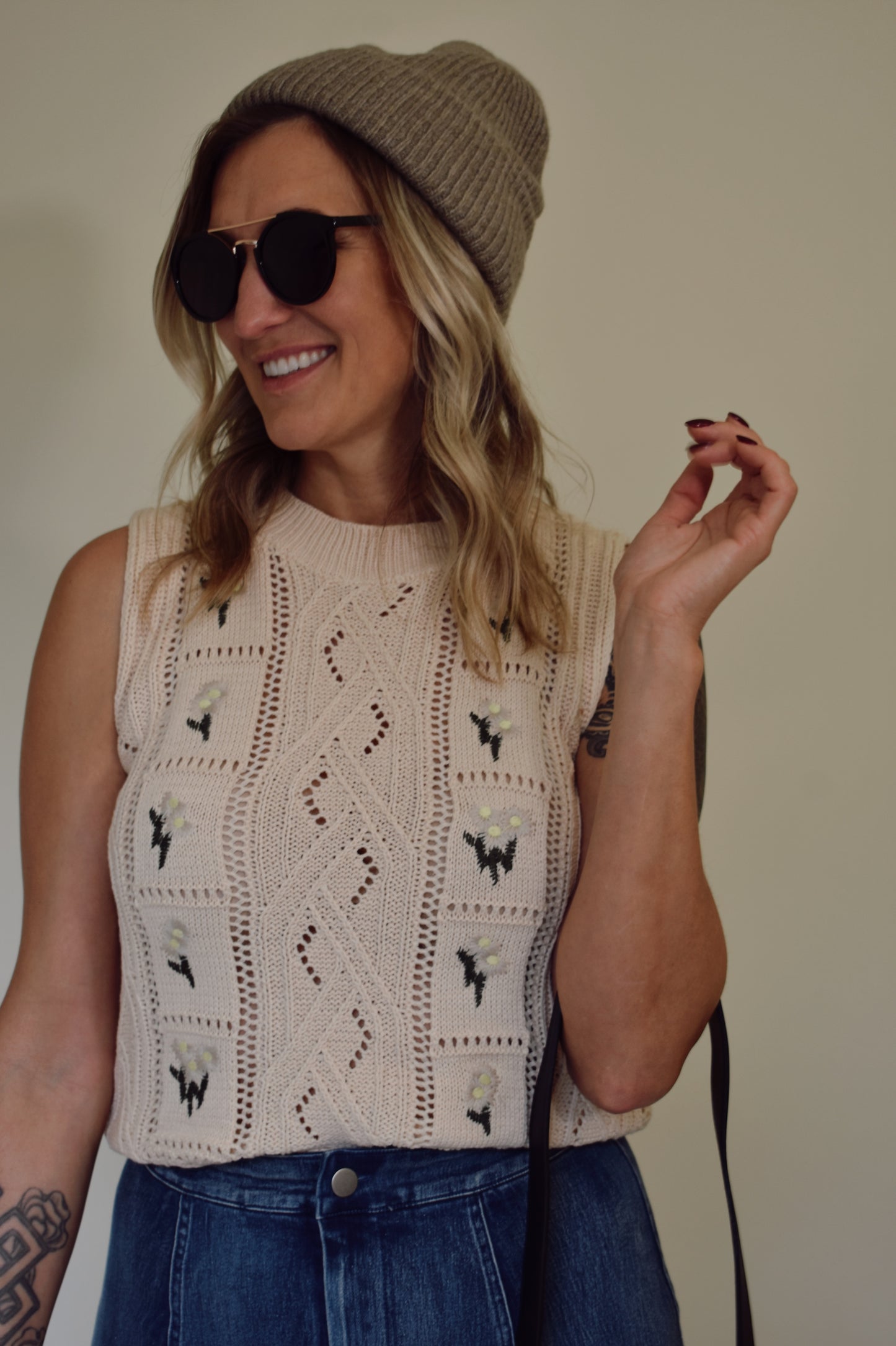 small flower embroidered knit sweater vest sleeveless crew neck waist length