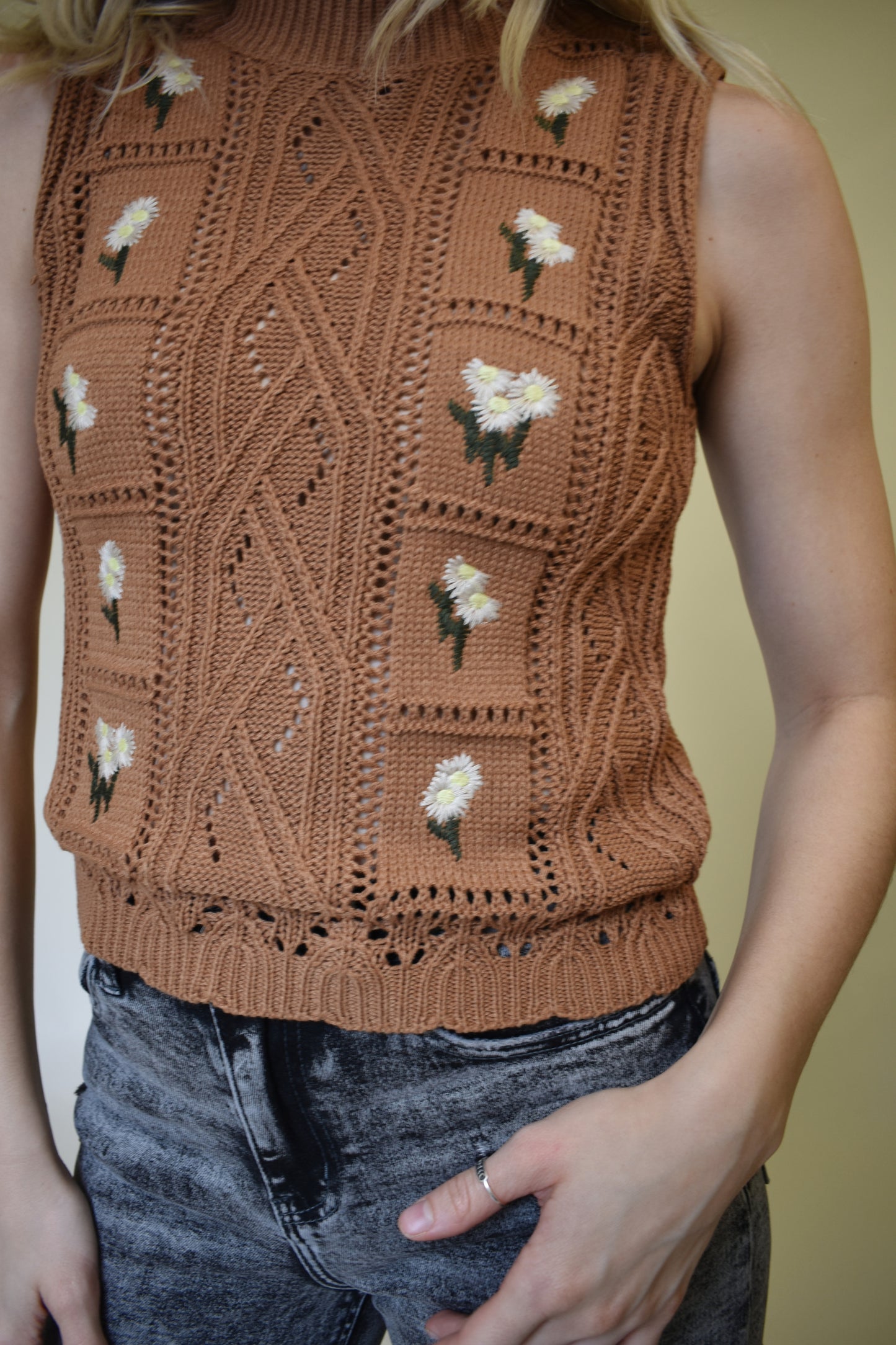 small flower embroidered knit sweater vest sleeveless crew neck waist length