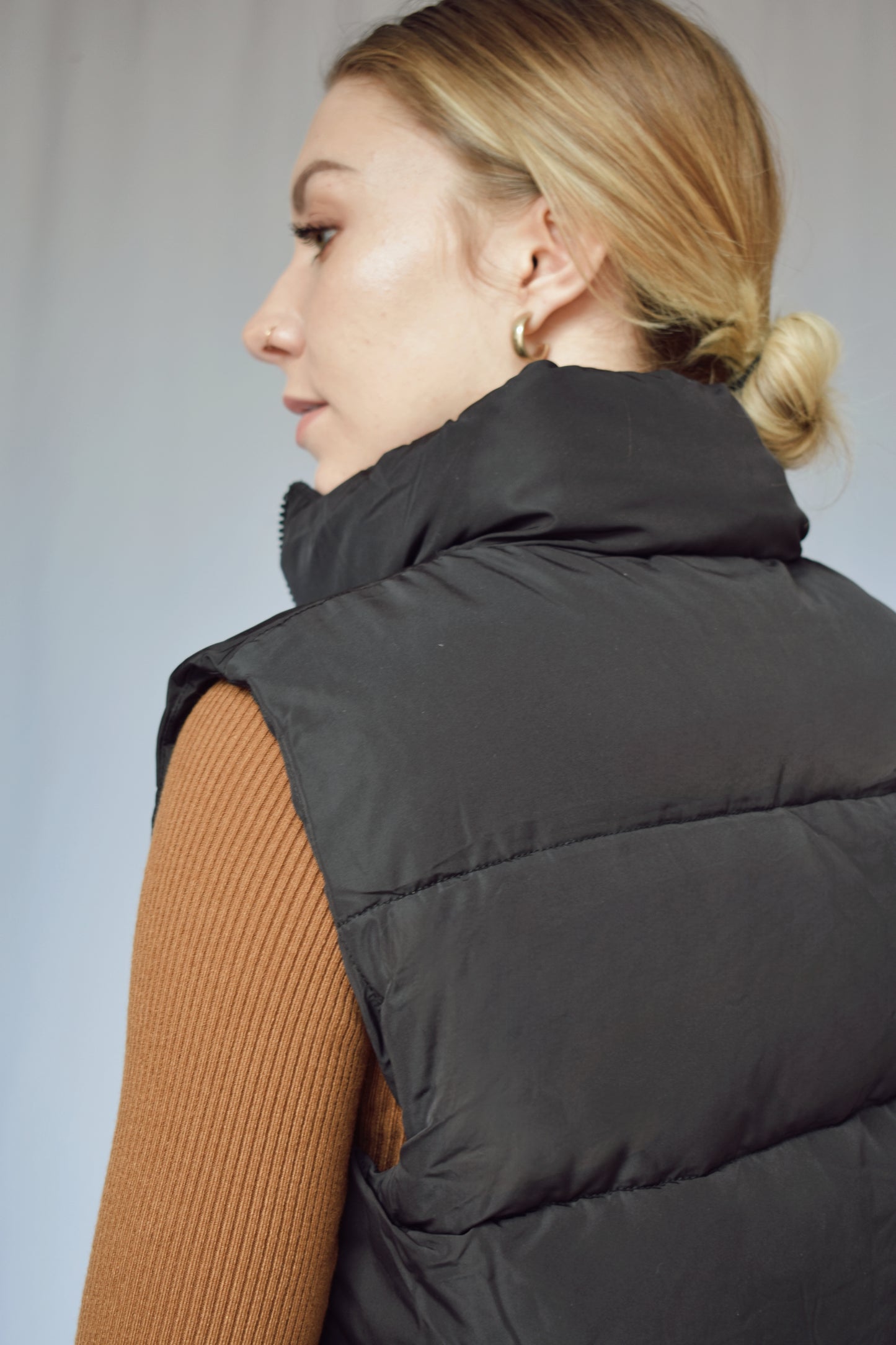 Black cropped puffer vest with front pockets and front zip