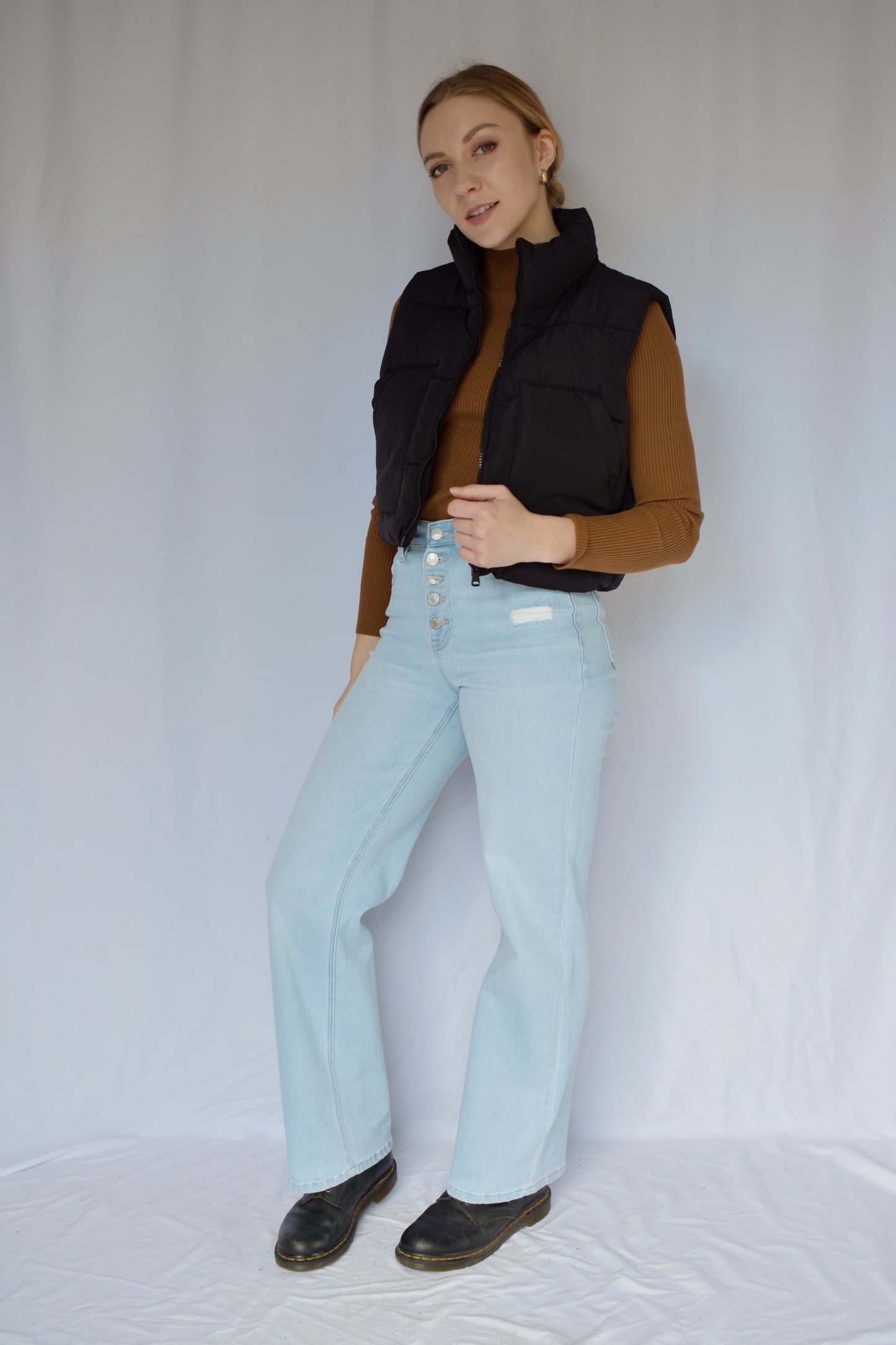 Black cropped puffer vest with front pockets and front zip