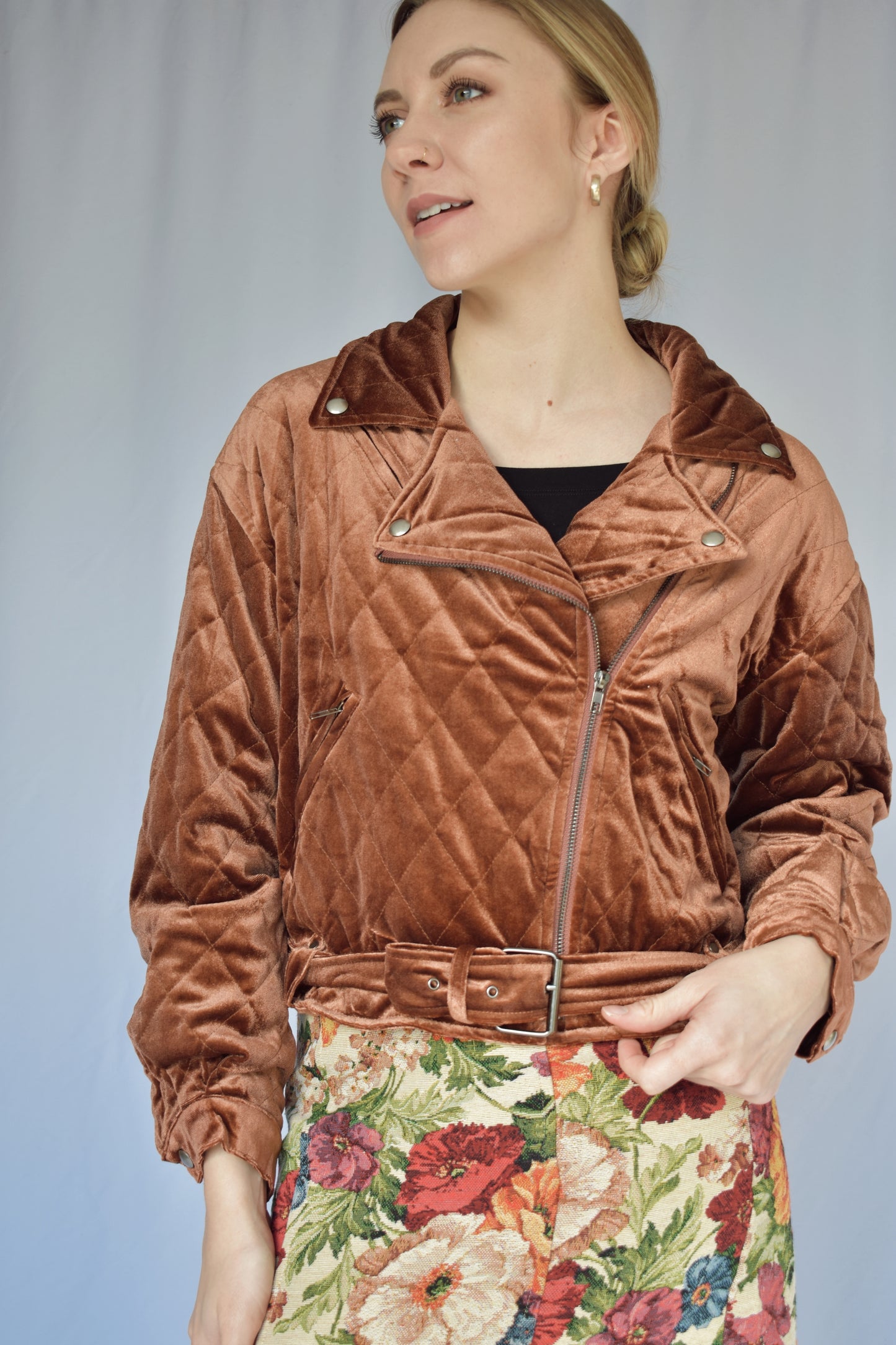 quilted velvet moto jacket with pockets and one small diagonal zip pocket on shoulder. Removable belt at bottom. silver snap button on cuffs and tip of collar. Relaxed fit.
