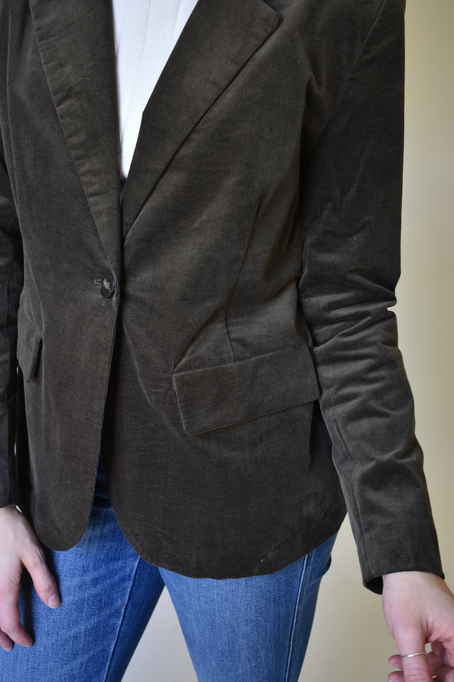 Corduroy dark olive blazer with front flap pockets. one button front closure. Straight fit.