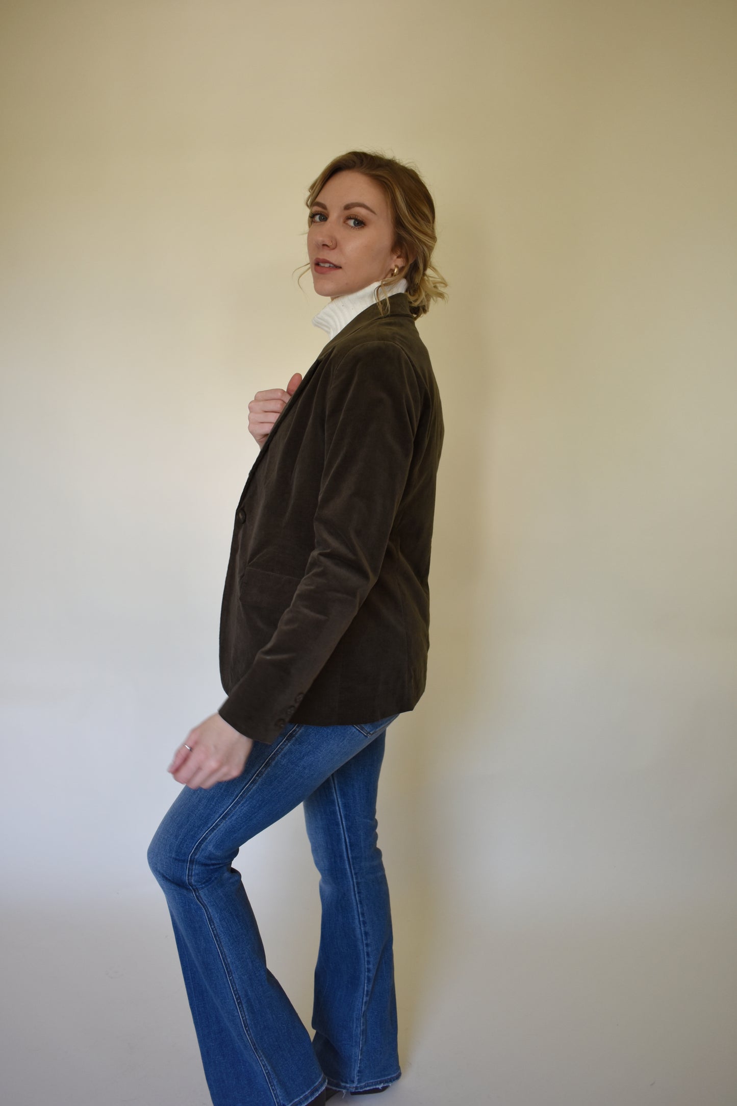 Corduroy dark olive blazer with front flap pockets. one button front closure. Straight fit.