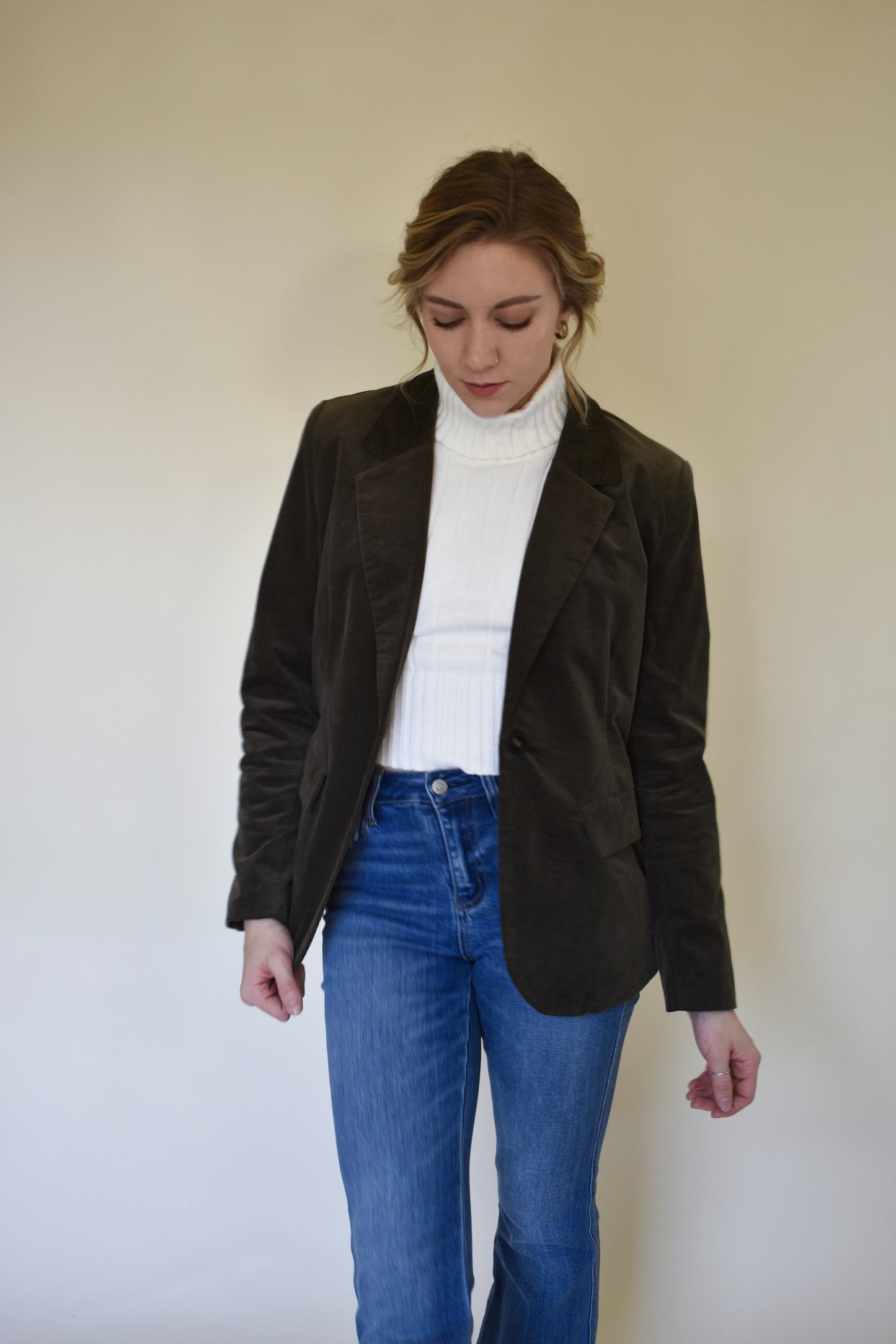 Corduroy dark olive blazer with front flap pockets. one button front closure. Straight fit.