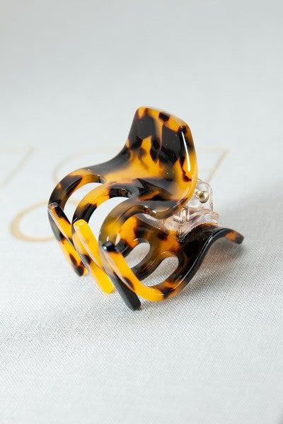 small tortoise texture hair claw clip accessory us online boutique brown tortoise
