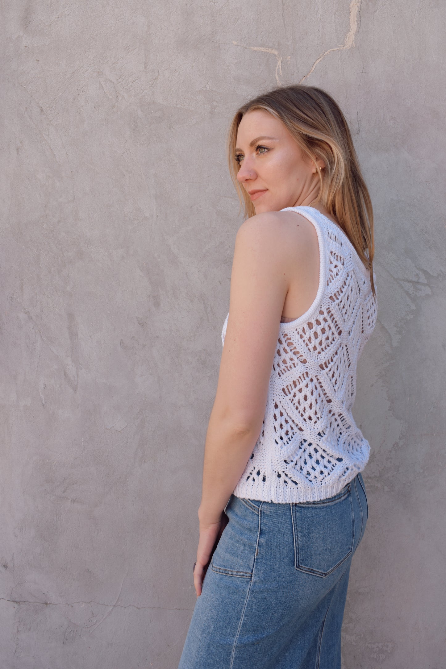 relaxed fit white diamond patterned crochet tank top scoop neckline