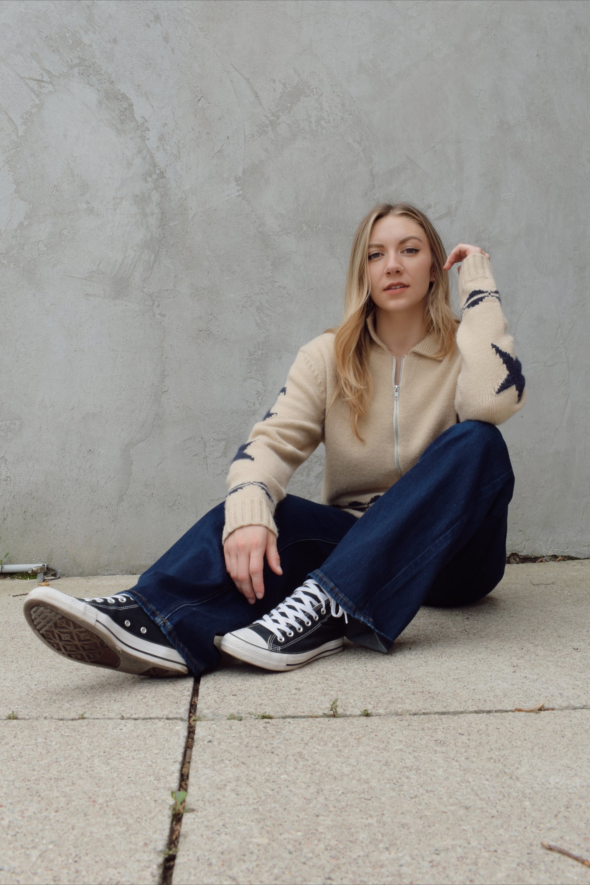 dark wash high rise full length wide leg jeans stretch denim no holes clean hem zip and button enclosure front and back pockets has beltloops