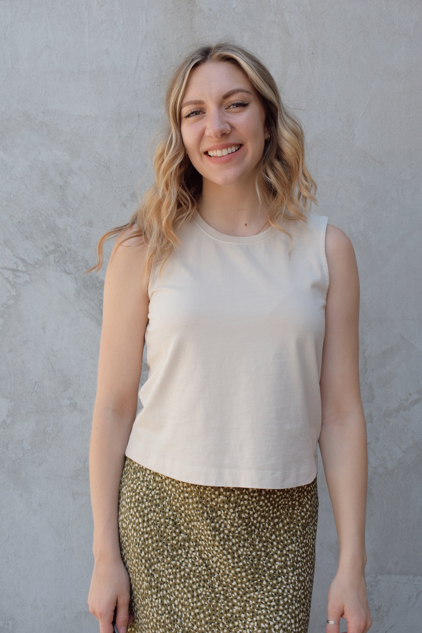 relaxed boxy crew neck tank top, slightly cropped, basic piece, lightweight