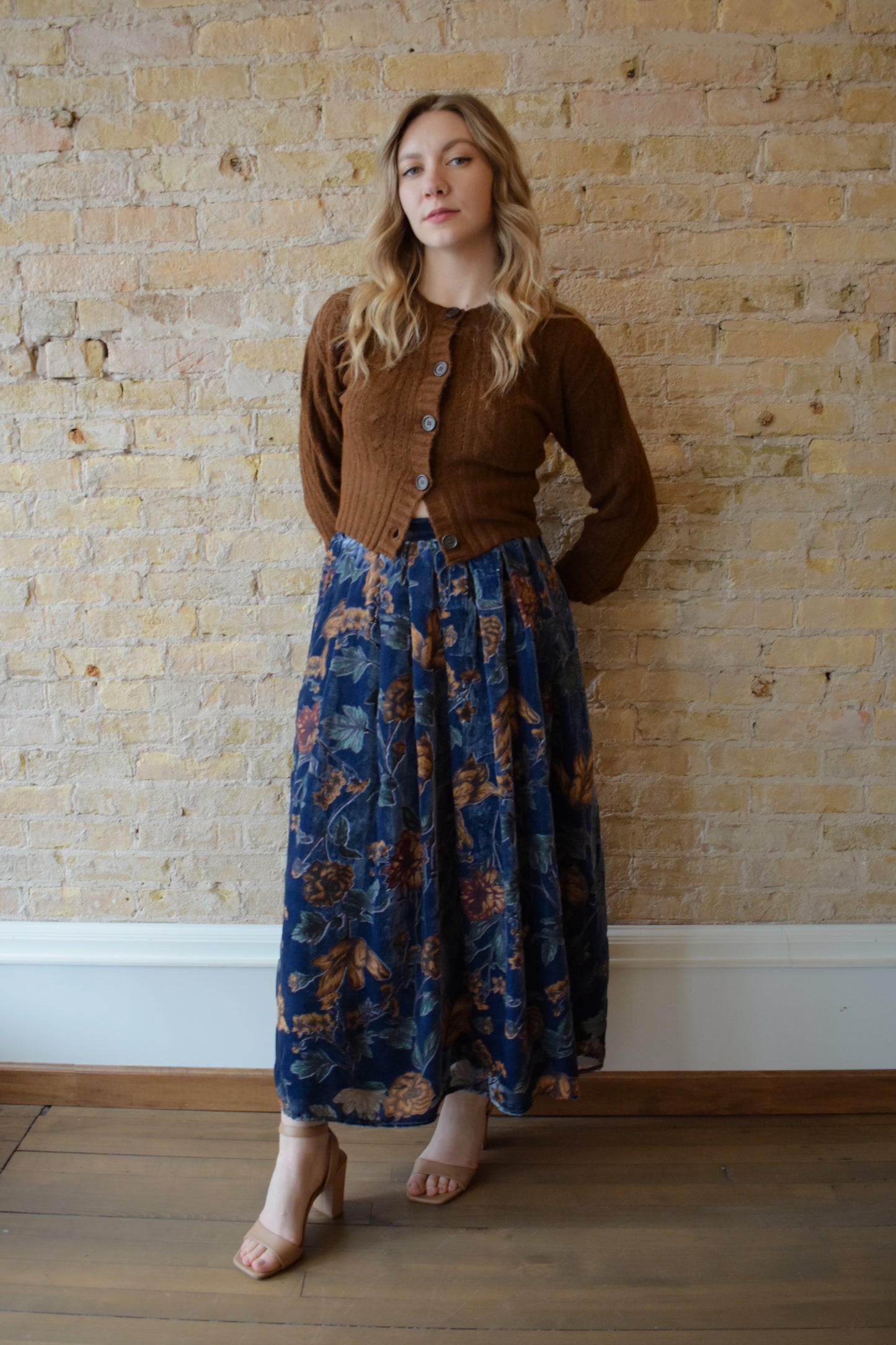 blue velvet floral patterned midi skirt with elastic waistband in back, has pockets, pleats on front, flowy