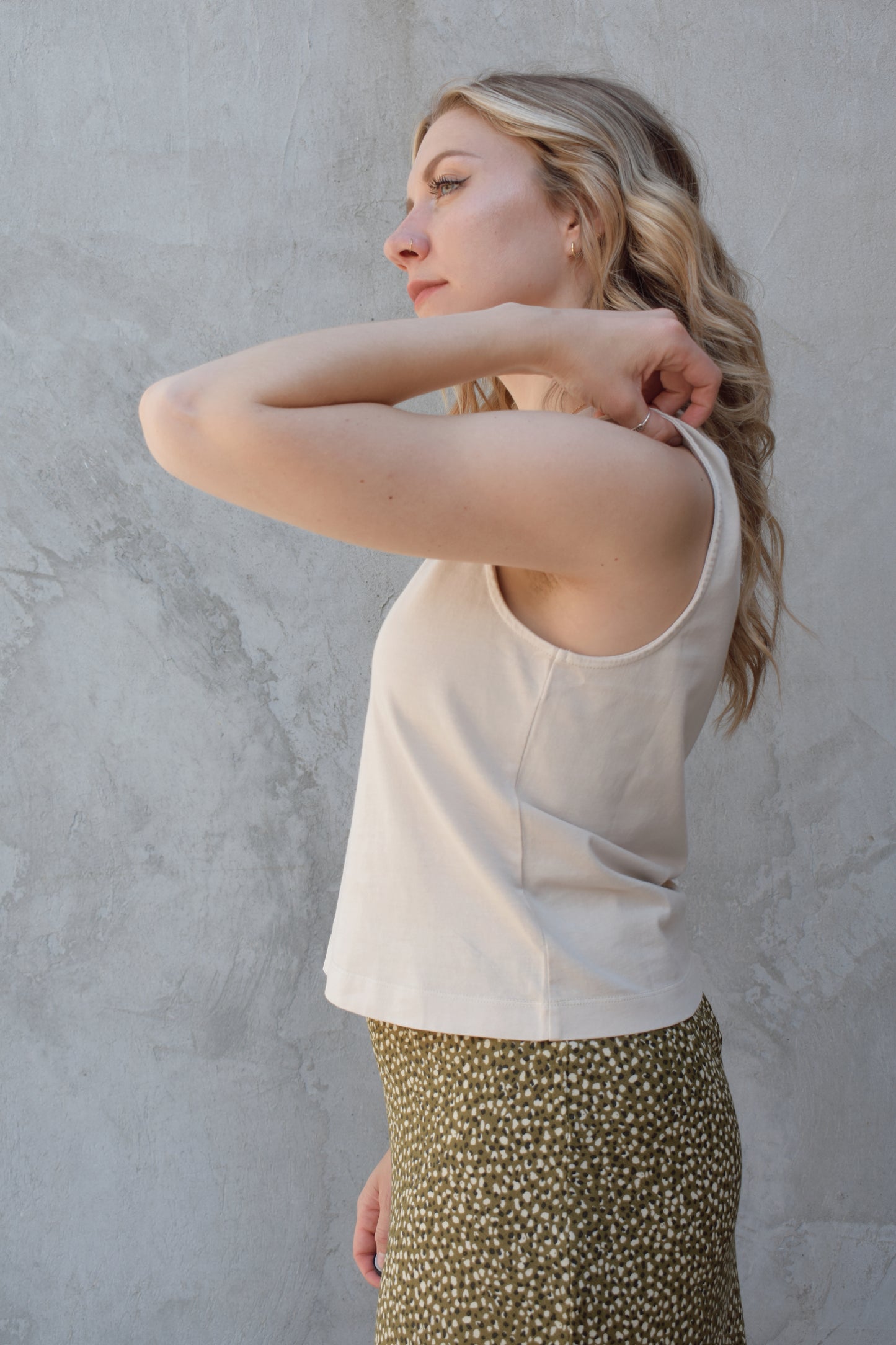 relaxed boxy crew neck tank top, slightly cropped, basic piece, lightweight