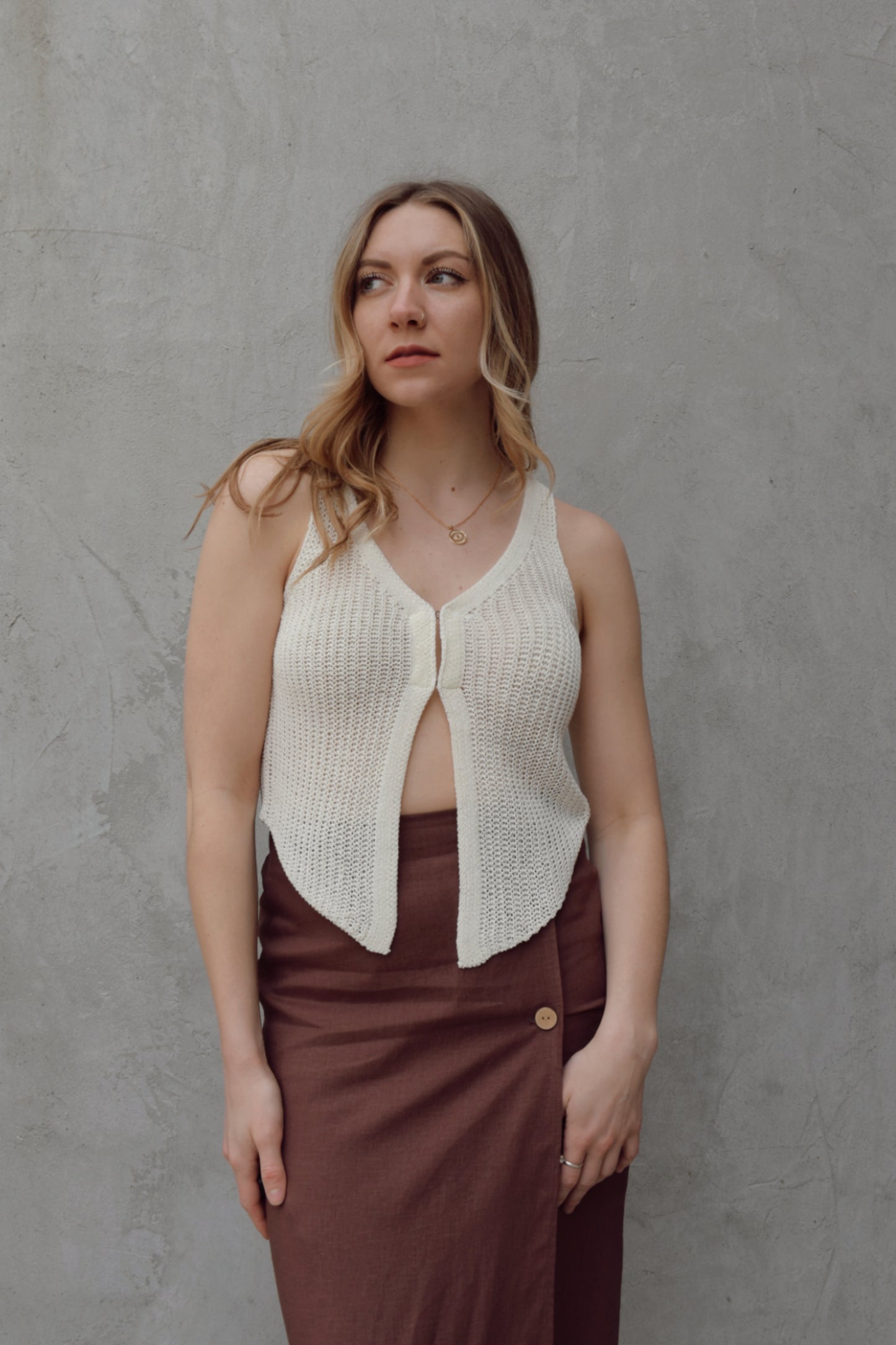 the clasp vest
