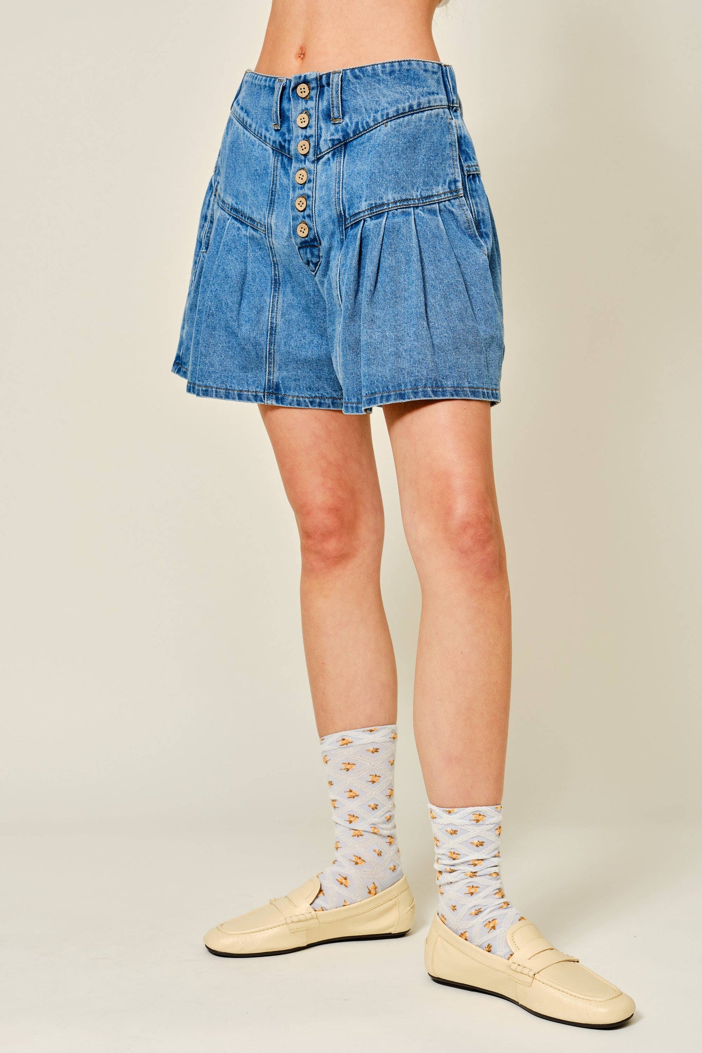Aaron & Amber - AJP5498 PINTUCK DETAIL FLARE SHORTS