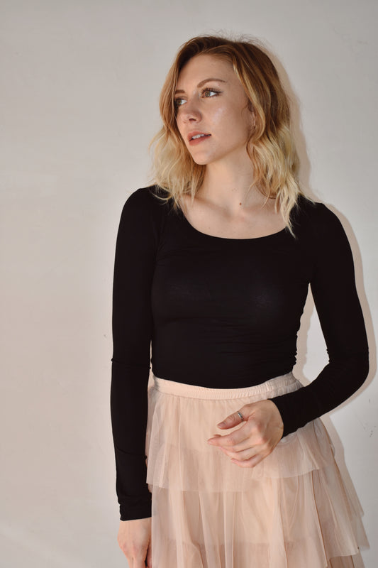 black long sleeve fitted crop top with scoop neck and stretchy fabric