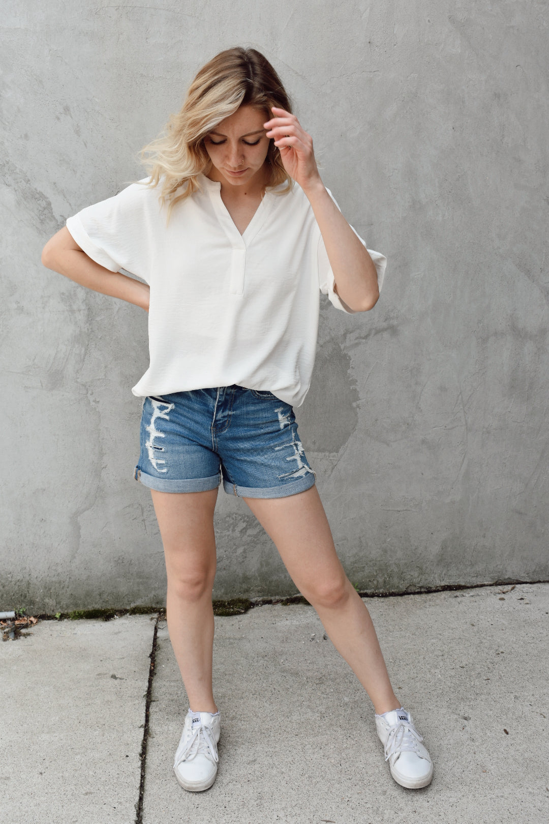 lightweight full length white loose fitted blouse. Has a round neck with a V-neck placket detail front, the dolman short sleeves feature cuff bands. The brand is Mittoshop