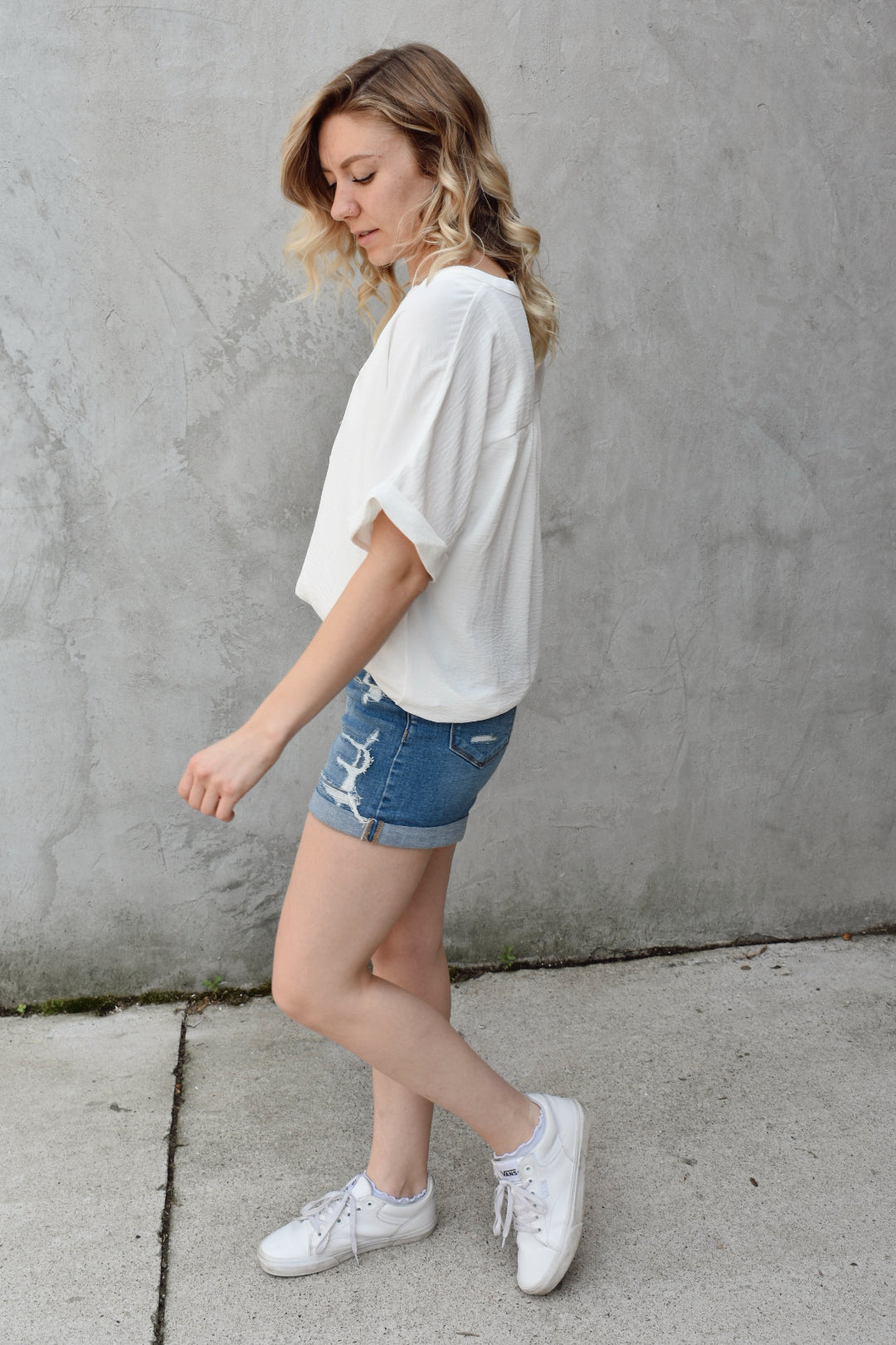 lightweight full length white loose fitted blouse. Has a round neck with a V-neck placket detail front, the dolman short sleeves feature cuff bands. The brand is Mittoshop
