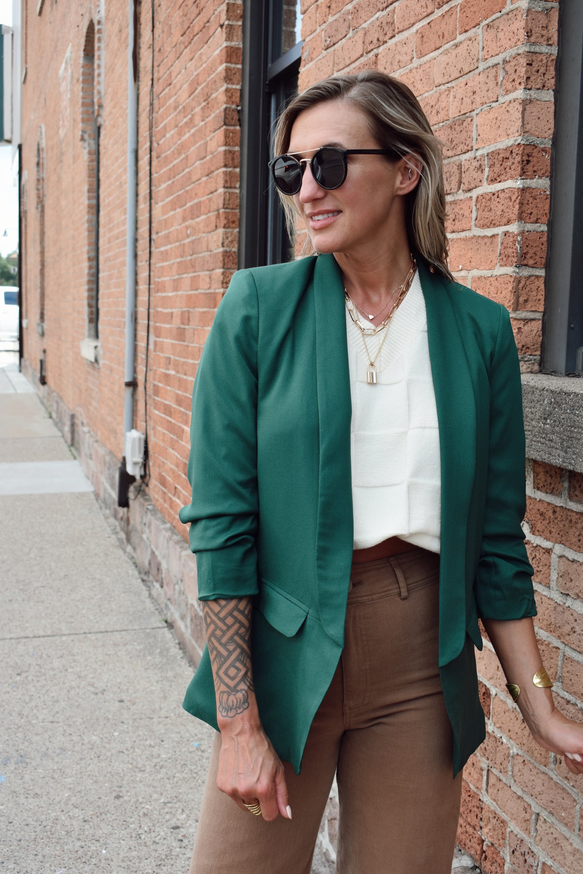 deep green full length 3/4 ruched sleeve blazer with front flap pockets