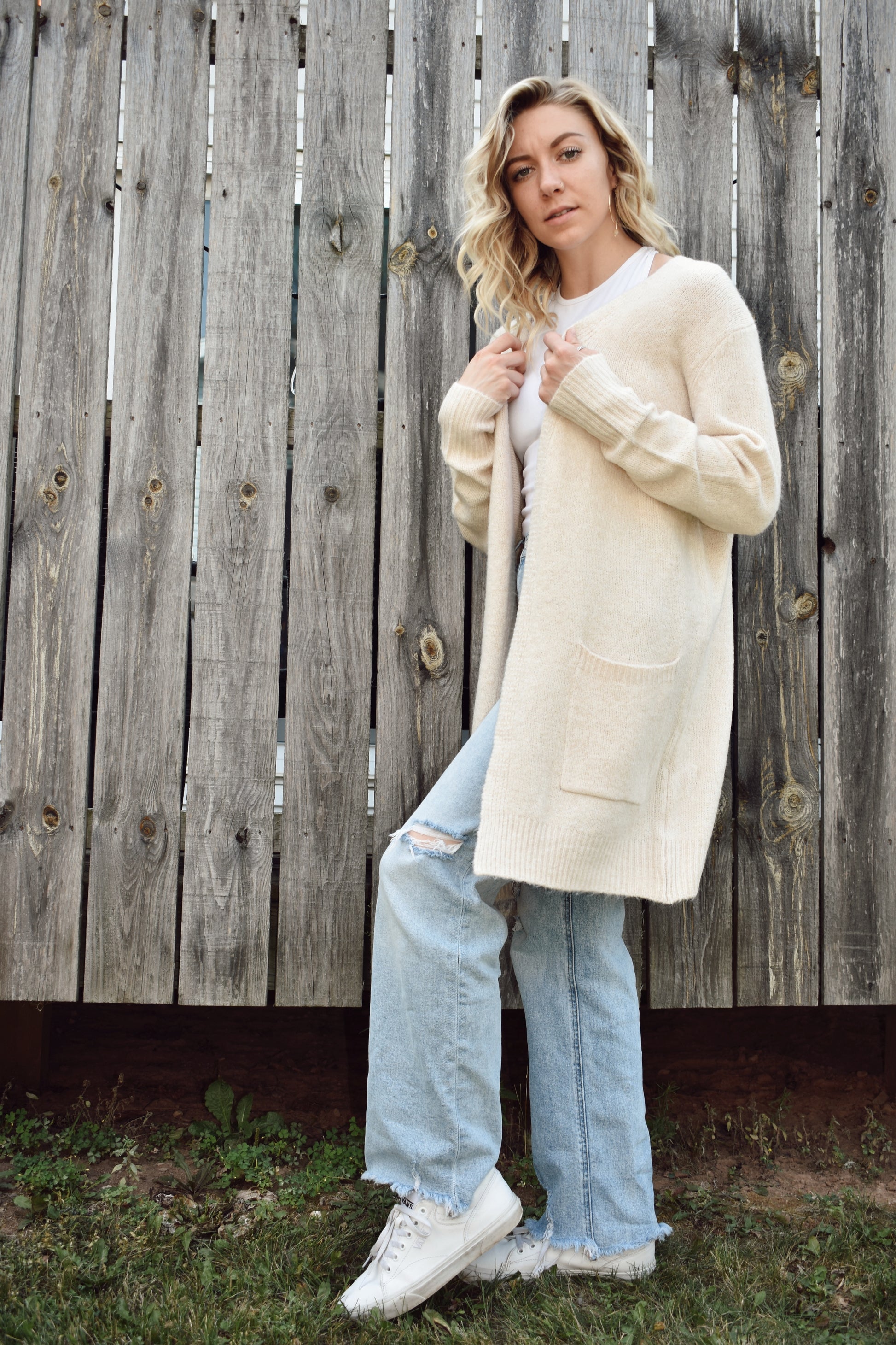 Open front knit cardigan in a natural color hits just above the knees and has two front patch pockets super cozy 