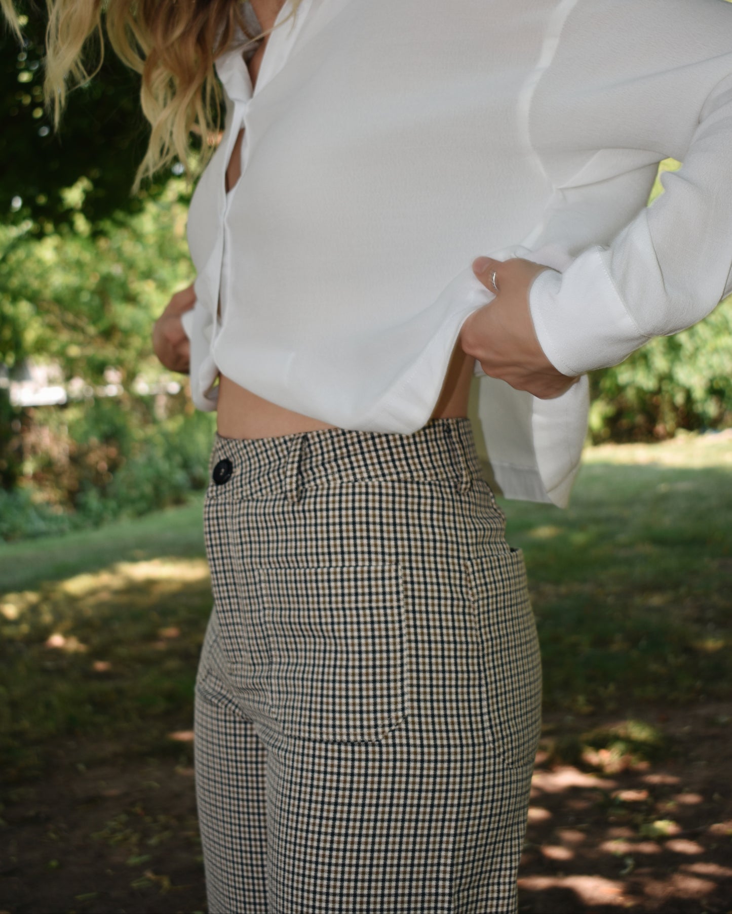 Black tan and white plaid wide leg pants with oversized front patch pockets high waisted with back pockets and a stretch fit.