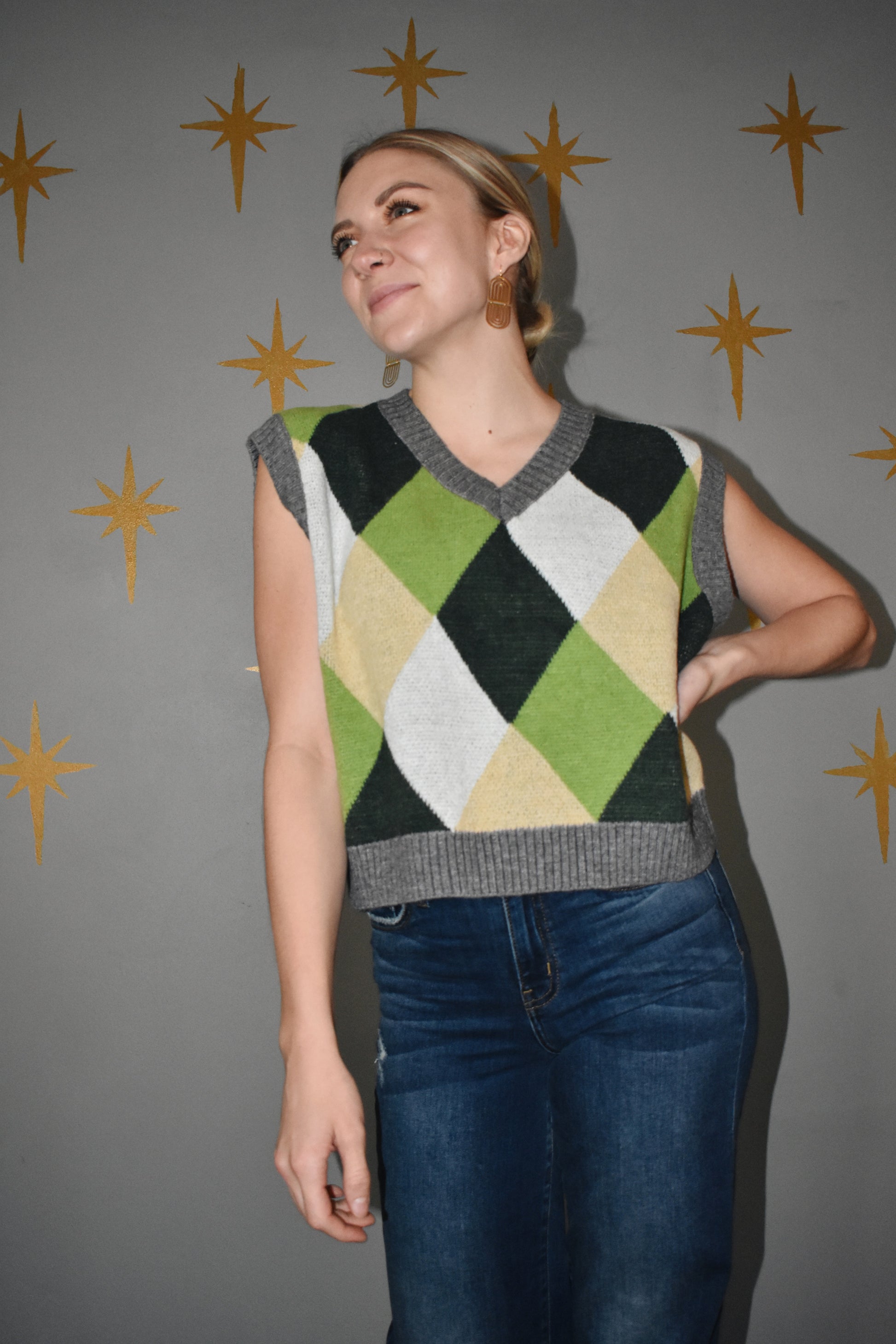 oversized argyle cropped vest green, beige and gray color scheme. V neck, ribbed knit fabric