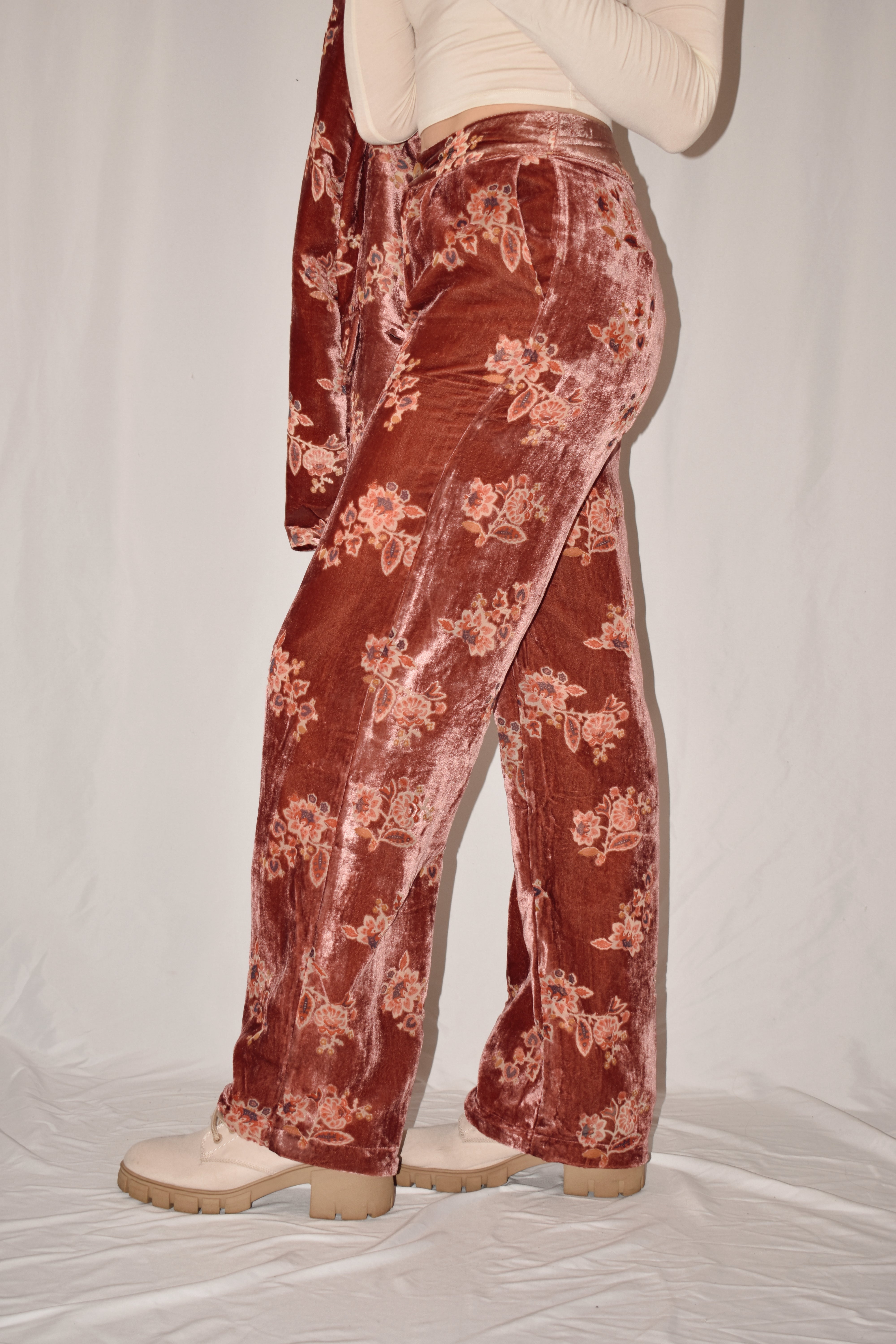 Rareism Women's Wingadium Black Modal Fabric Regular Fit Floral Print Ankle  Length Trousers(26)