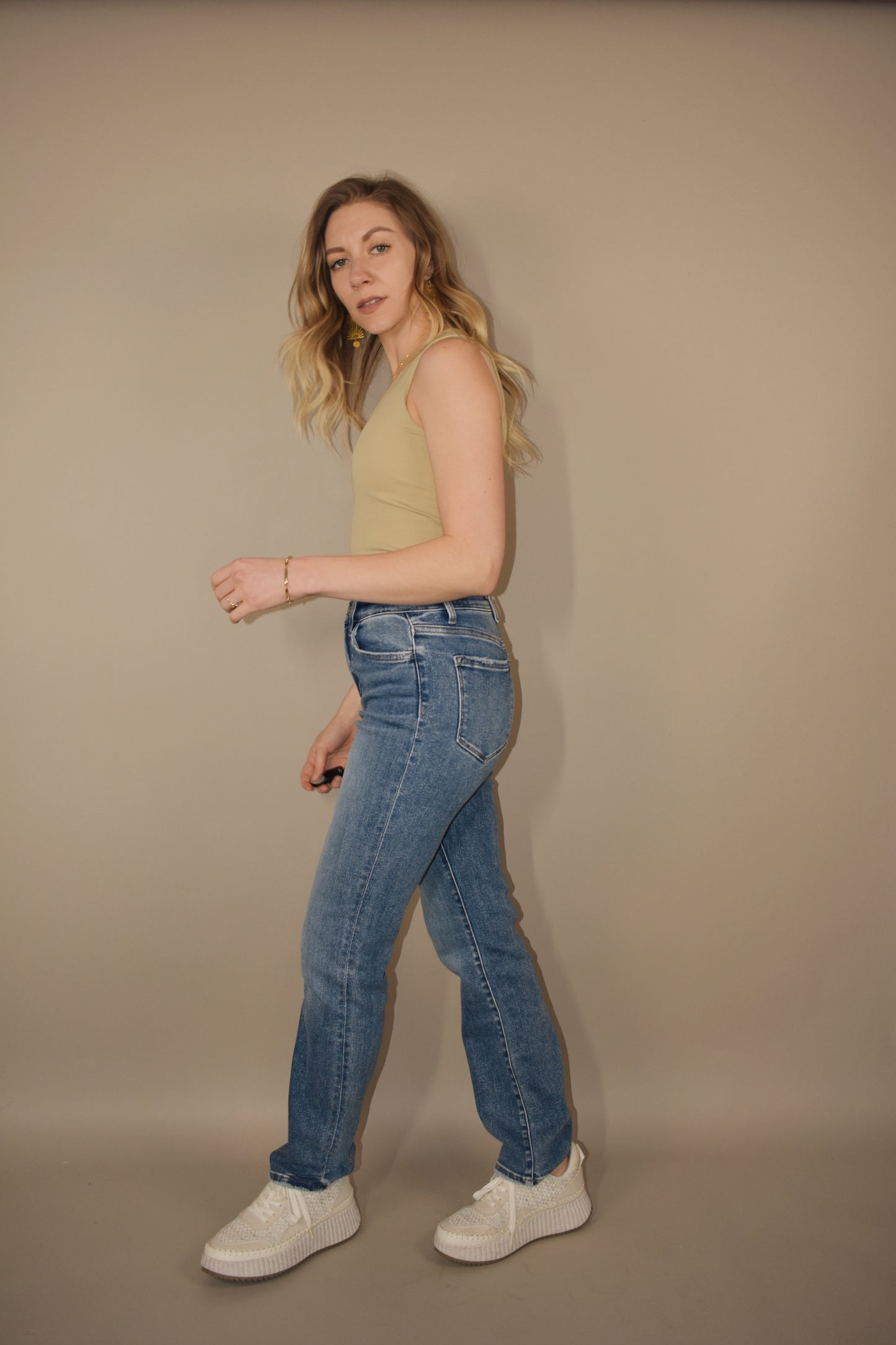 full length stretch denim high rise medium wash jeans. straight leg. no holes. 