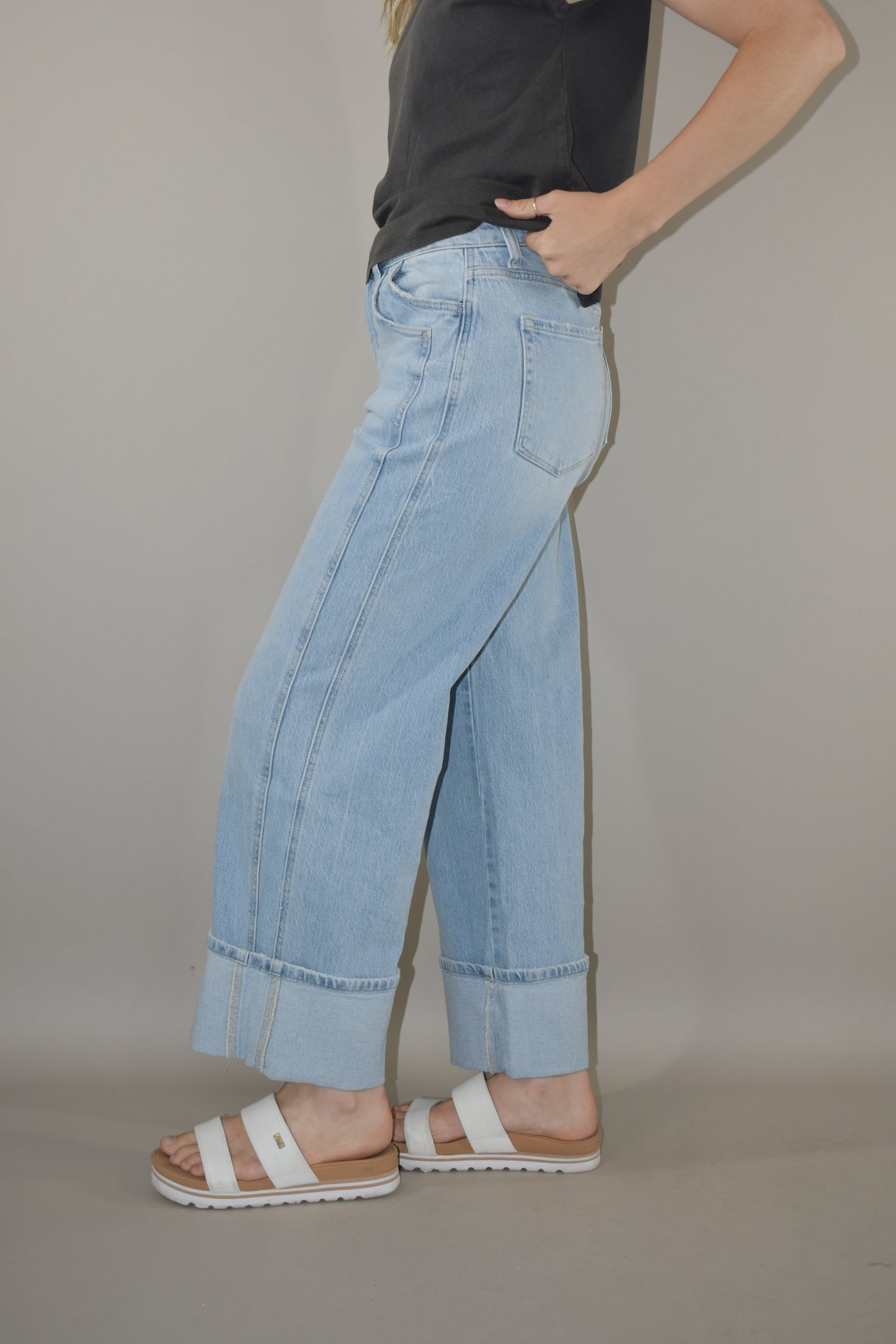 light wash wide leg jeans with large cuff at the hem. no holes or distress marks. double pocket feature in front. stretch denim. has beltloops and back pockets and a zip and button enclosure. high rise. 