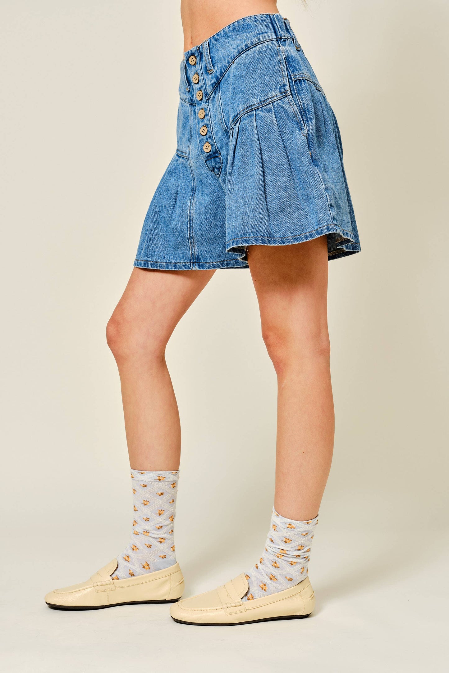 Aaron & Amber - AJP5498 PINTUCK DETAIL FLARE SHORTS