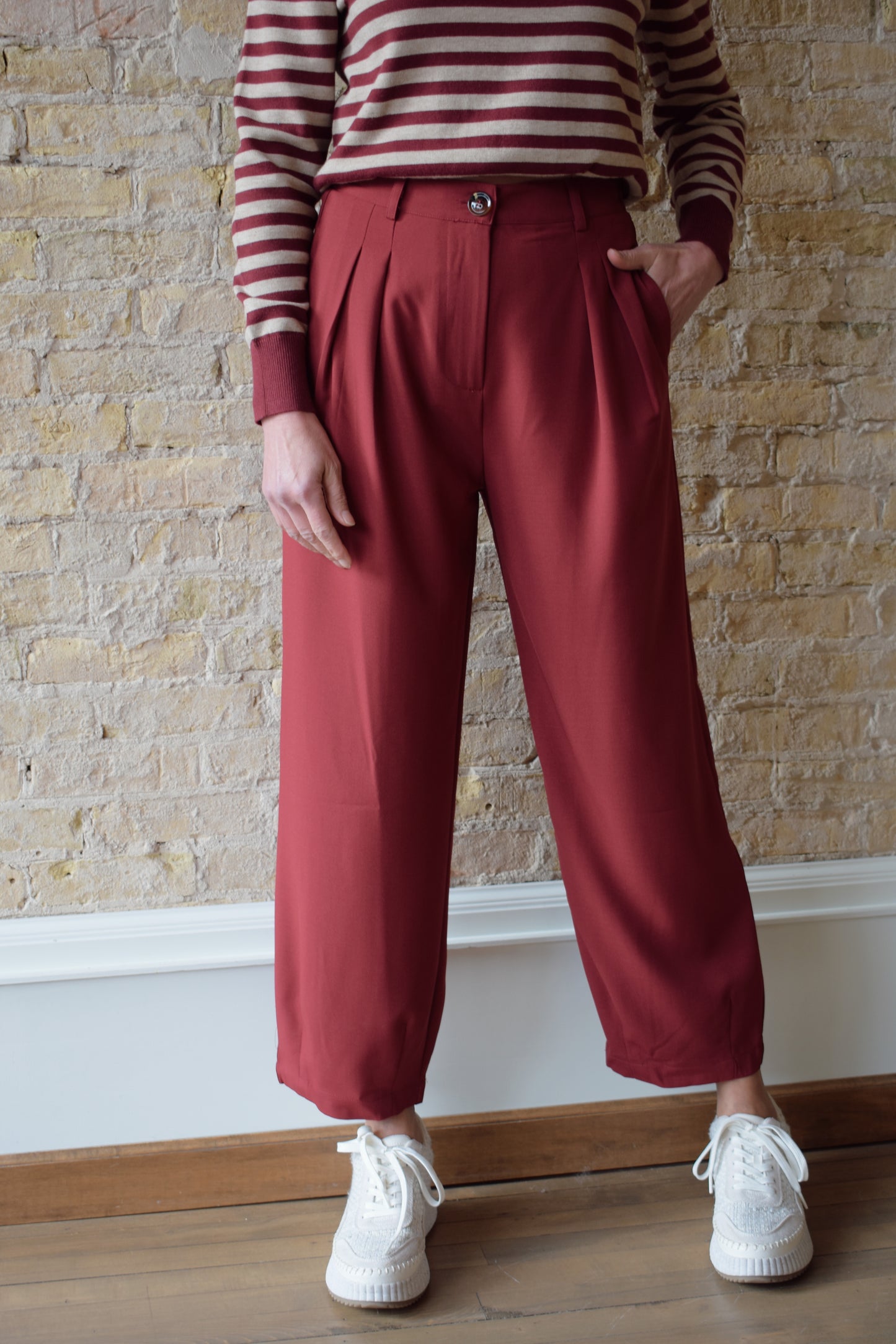 pleated barrel trousers
