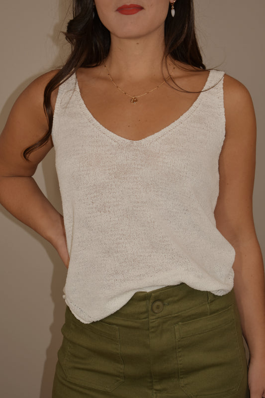 thin and lightweight sweater tank with v neck and rounded hem. full length. relaxed fit.
