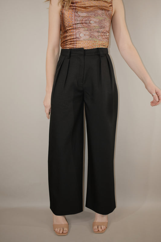 high waisted black pin tuck pleat trousers full length has beltloops, side pockets, fake back pockets, button clasp and zip enclosure