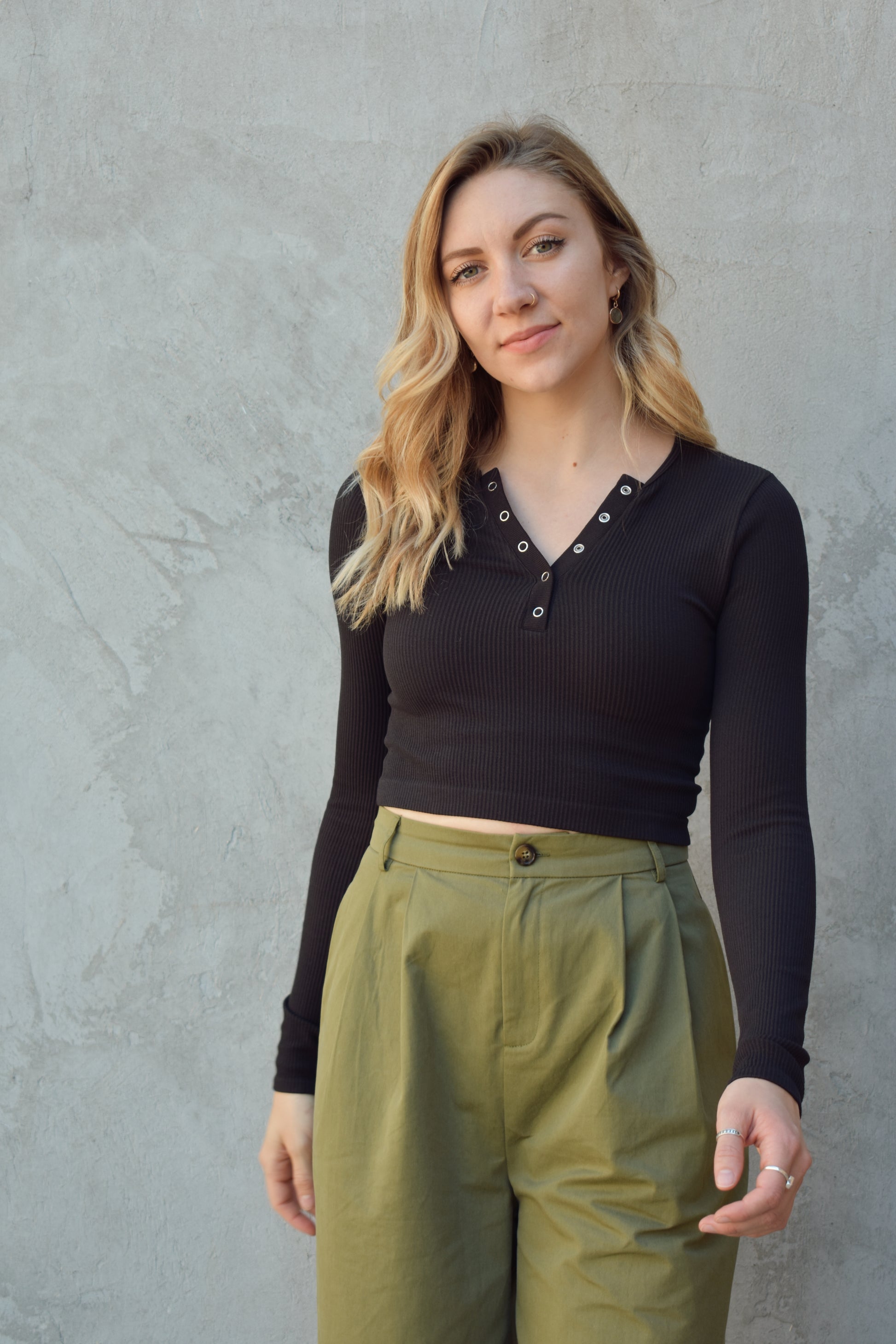 basic long sleeve stretchy fitted snap Henley crop top