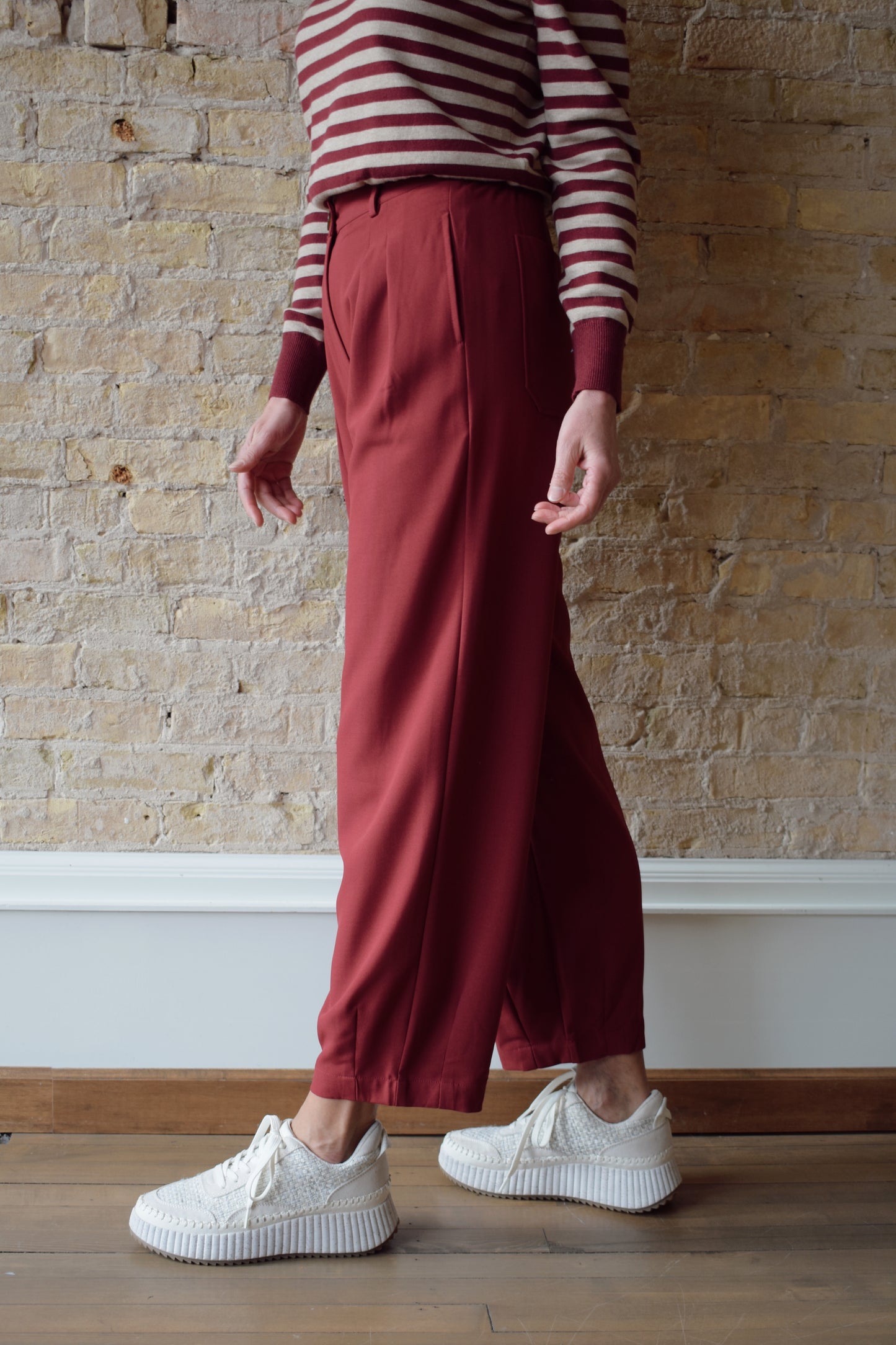 pleated barrel trousers