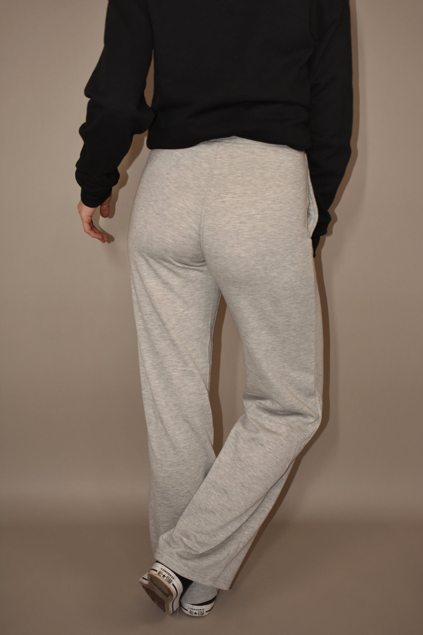 wide leg sweatpants with band and drawstring, side pockets, terry cloth inner fabric 