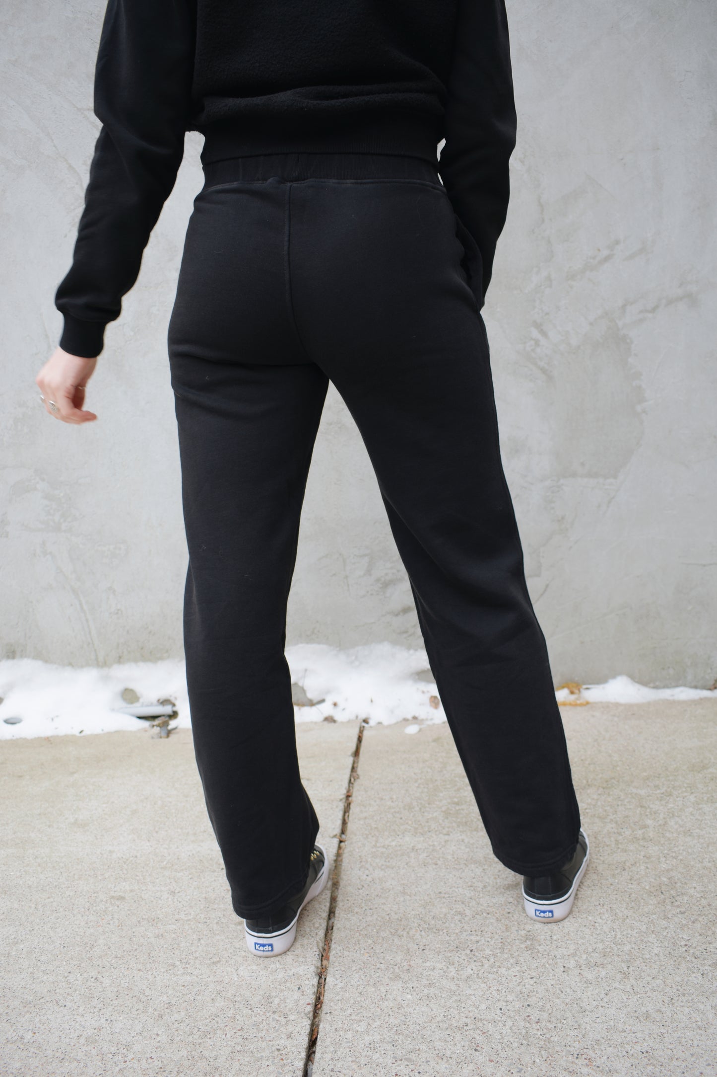 straight full length sweatpants with elastic wide waistband with inner drawstring has pockets athleisure