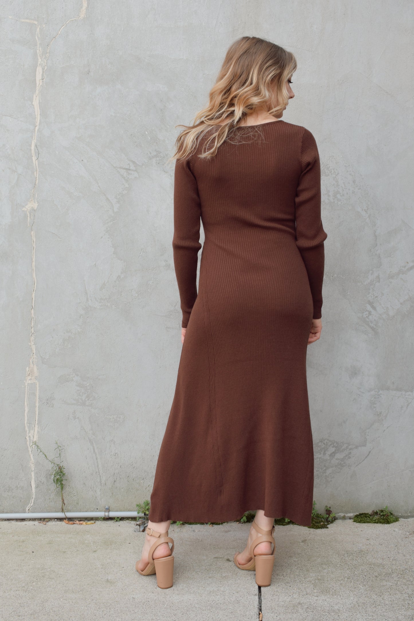 long sleeve scoop neck maxi sweater dress bodycon on top hangs loose on the bottom. stretchy sweater fabric