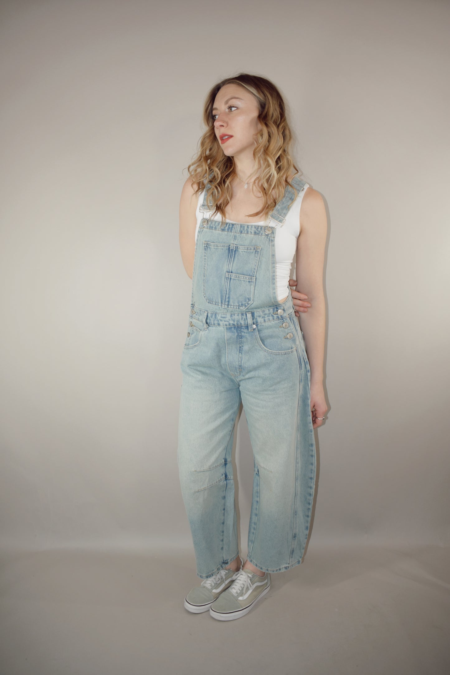 barrel jean overalls with adjustable straps, front and back pockets, beltloops, button side enclosure, front patch pockets, light wash, no holes, seam detailing around knees and back waist