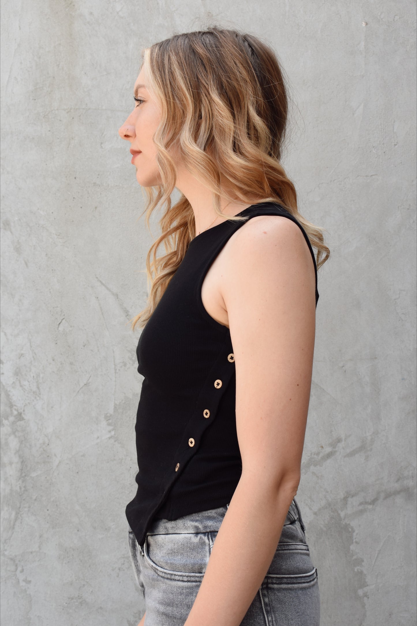 diagonal button tank