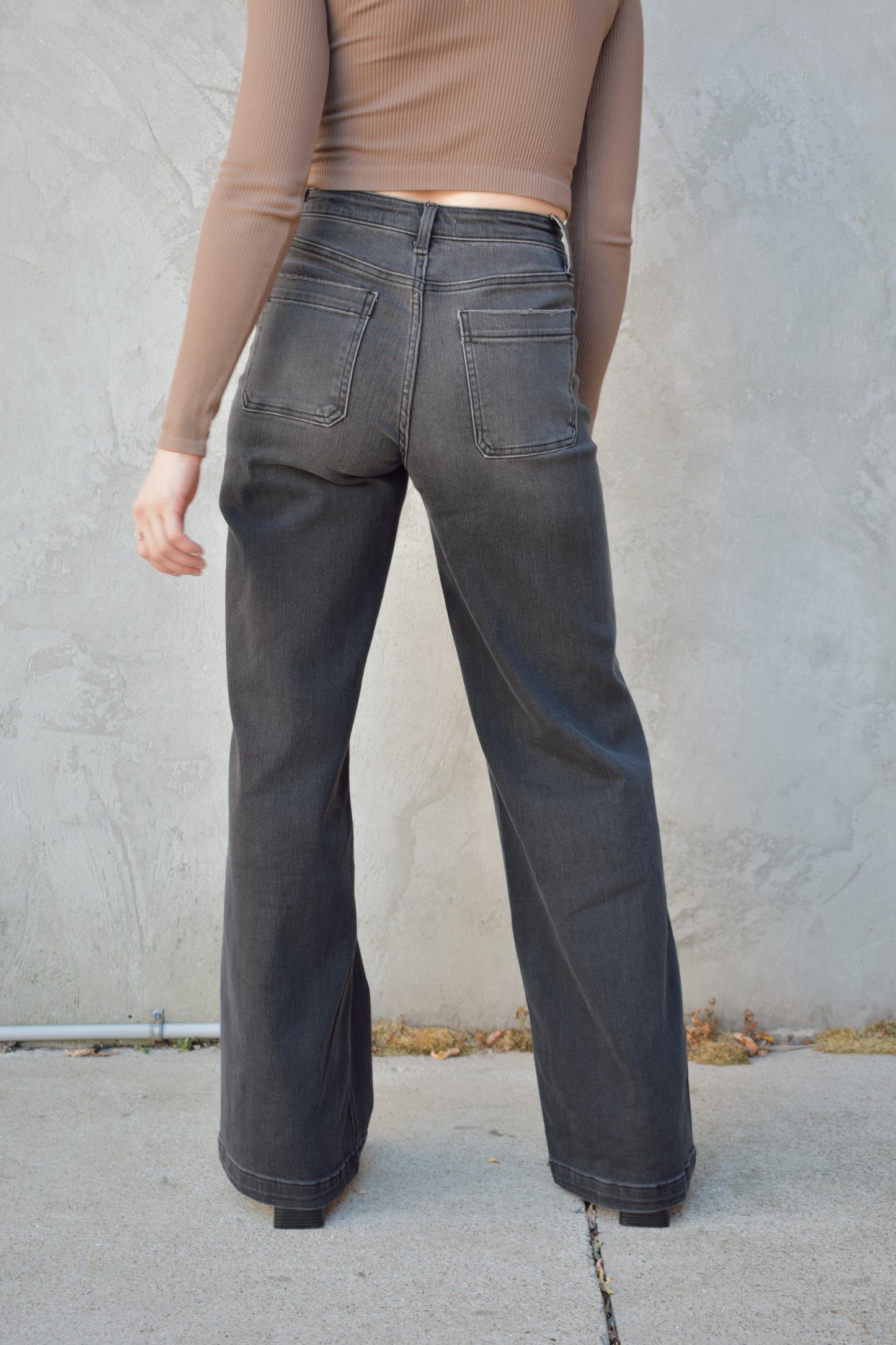 wide leg trouser style jeans with patch front pockets. washed out black color. no distressing. high rise and stretch denim.