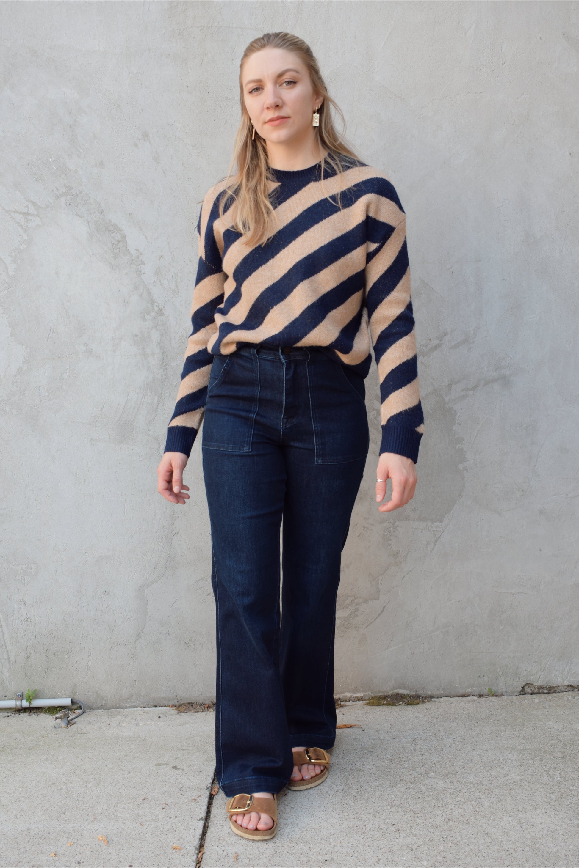 high rise dark wash full length jeans stretch denim patch style oversized front pockets no holes polished look