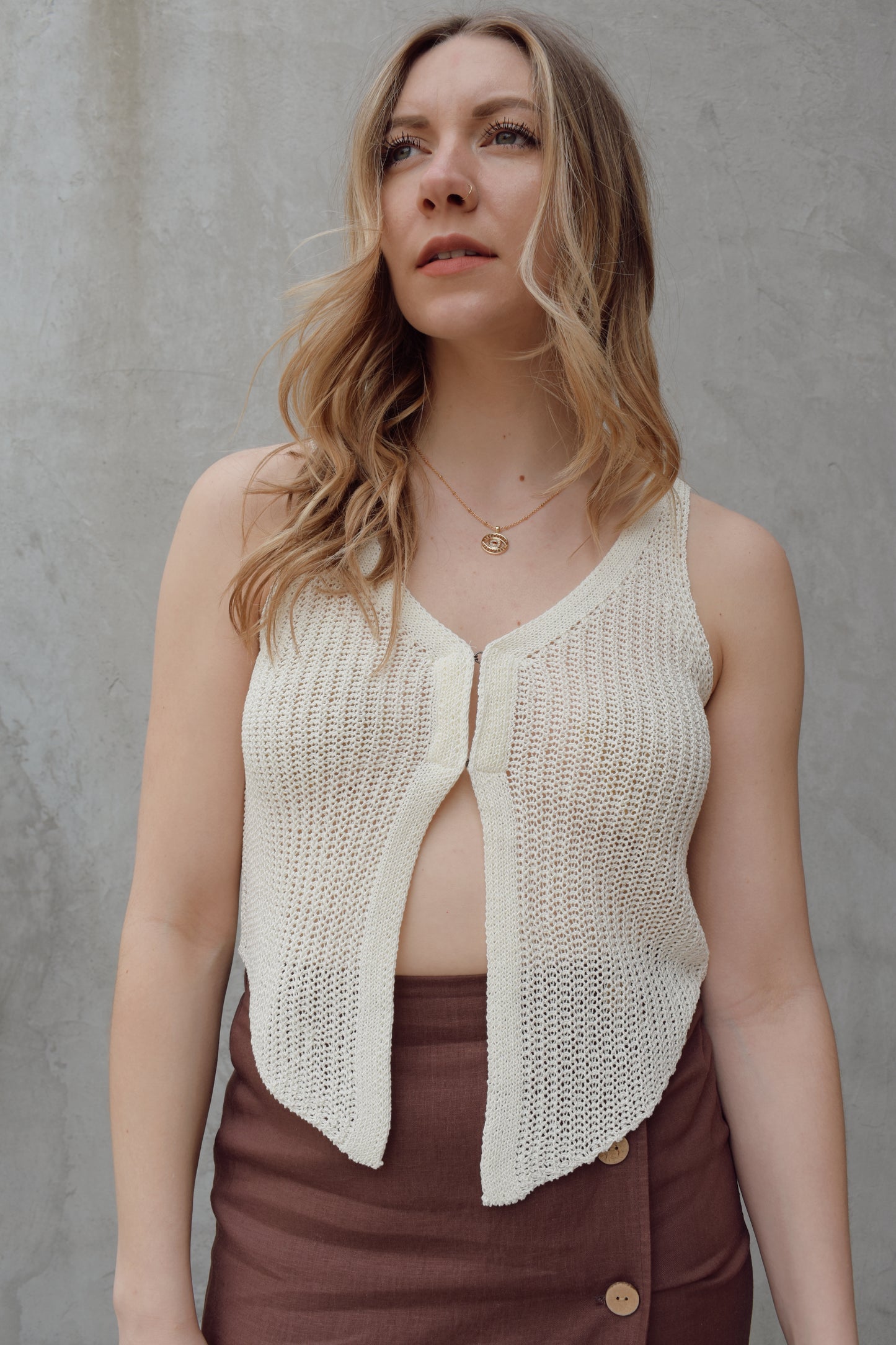 the clasp vest
