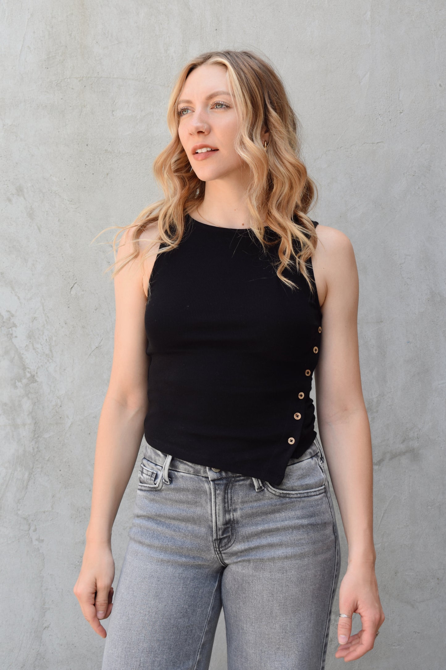 diagonal button tank